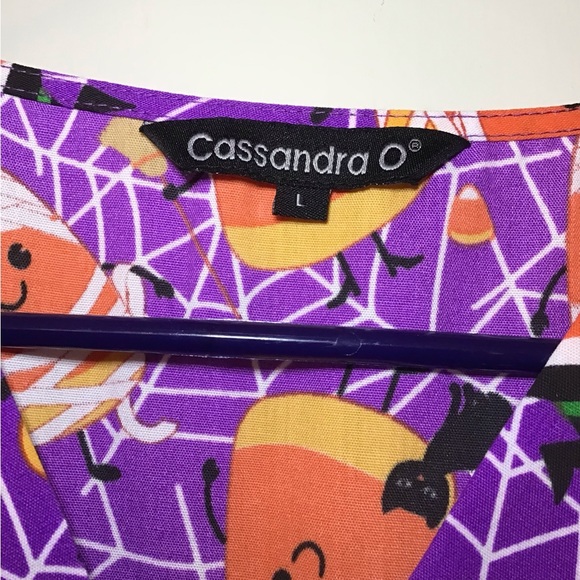 Halloween Scrub Top Large - Picture 3 of 3